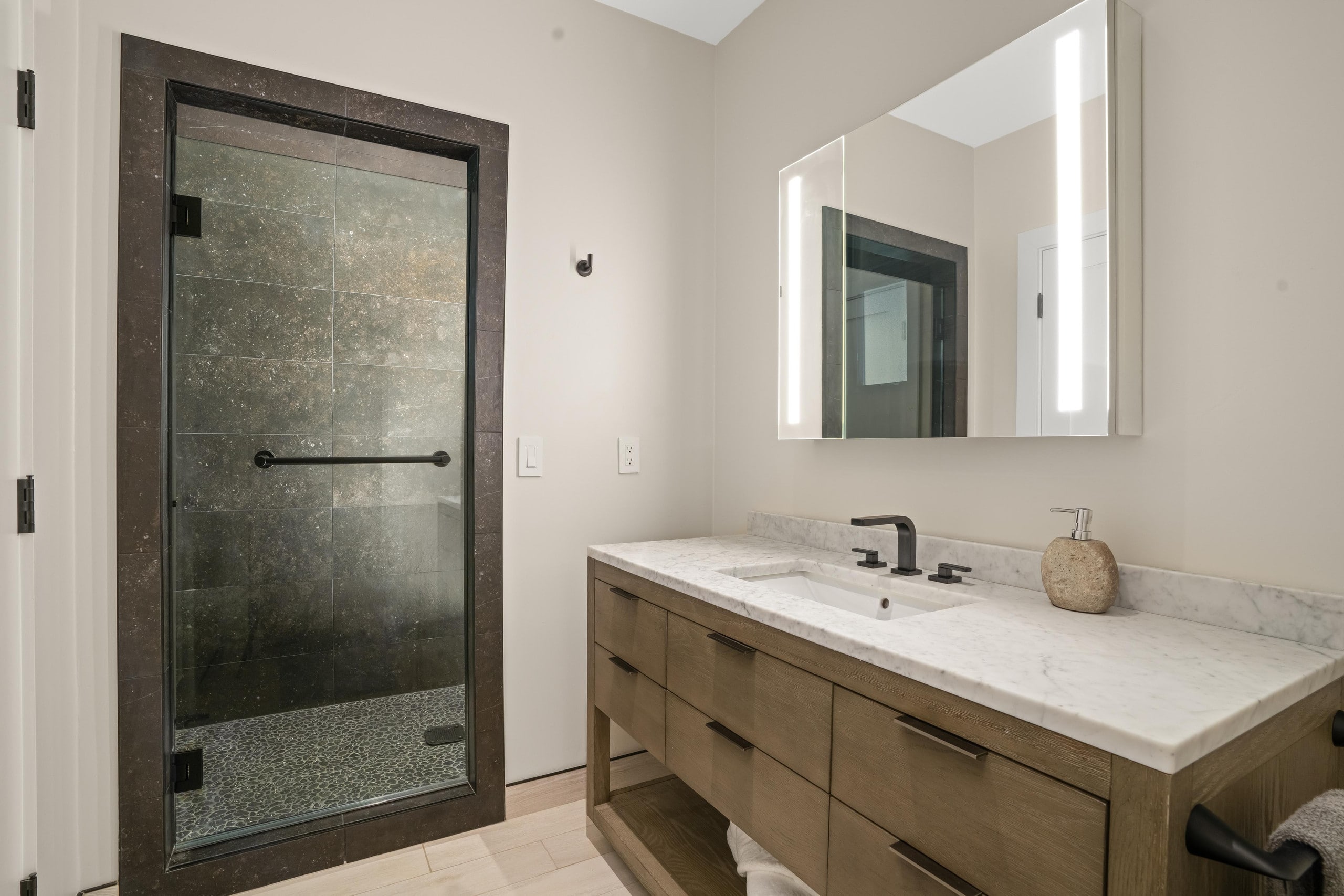 Modern Luxury Meets Tranquility - Photo 26