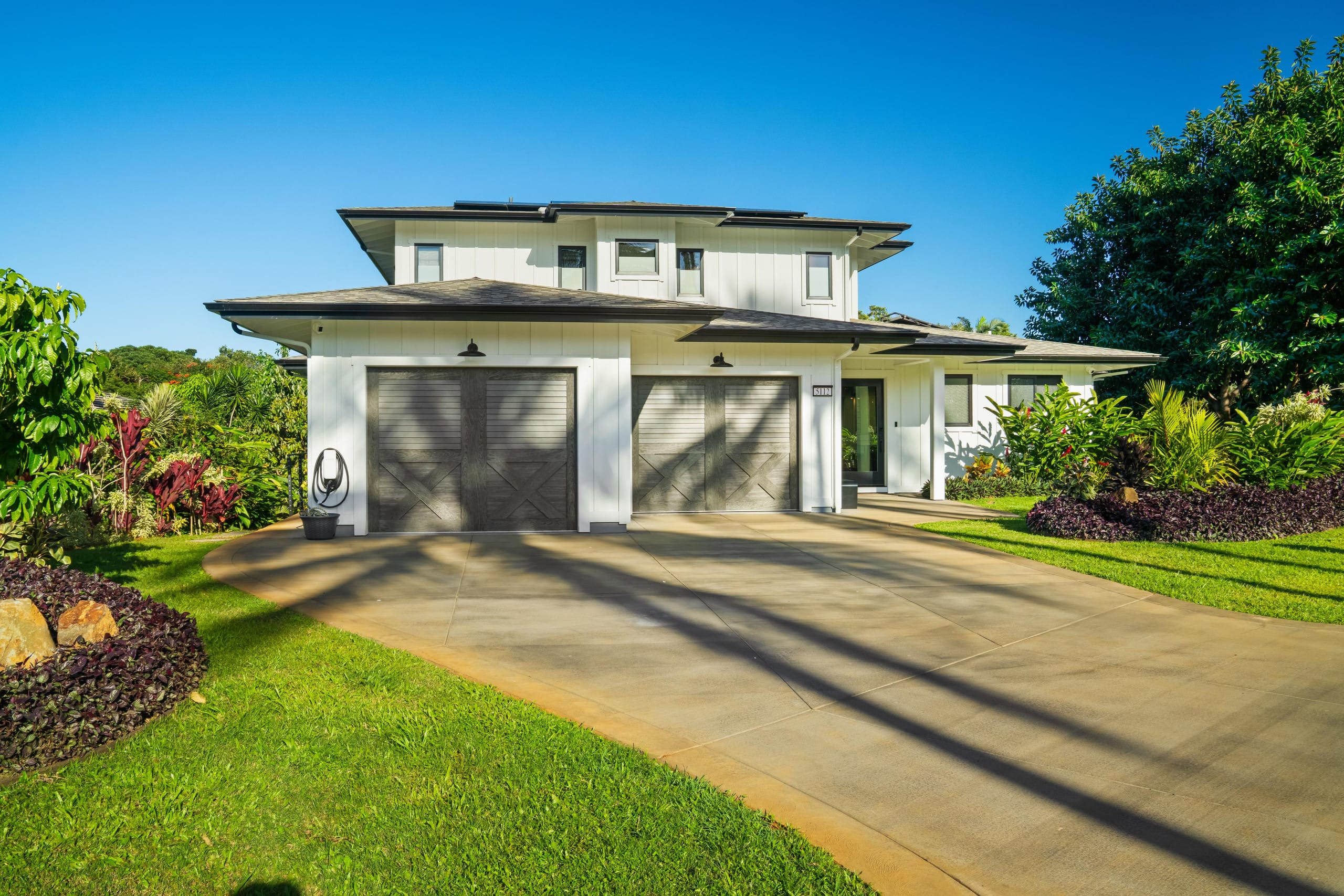 Modern Luxury Meets Tranquility - Photo 4