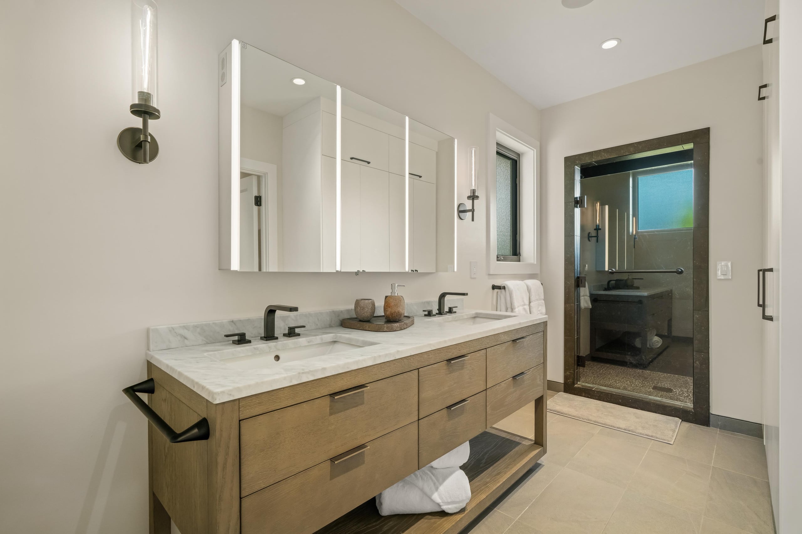 Modern Luxury Meets Tranquility - Photo 9