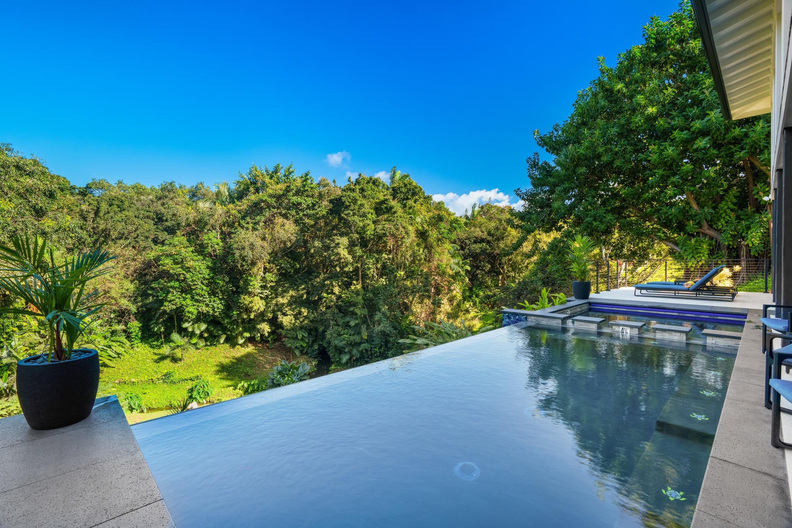 Modern Luxury Meets Tranquility - Photo 32