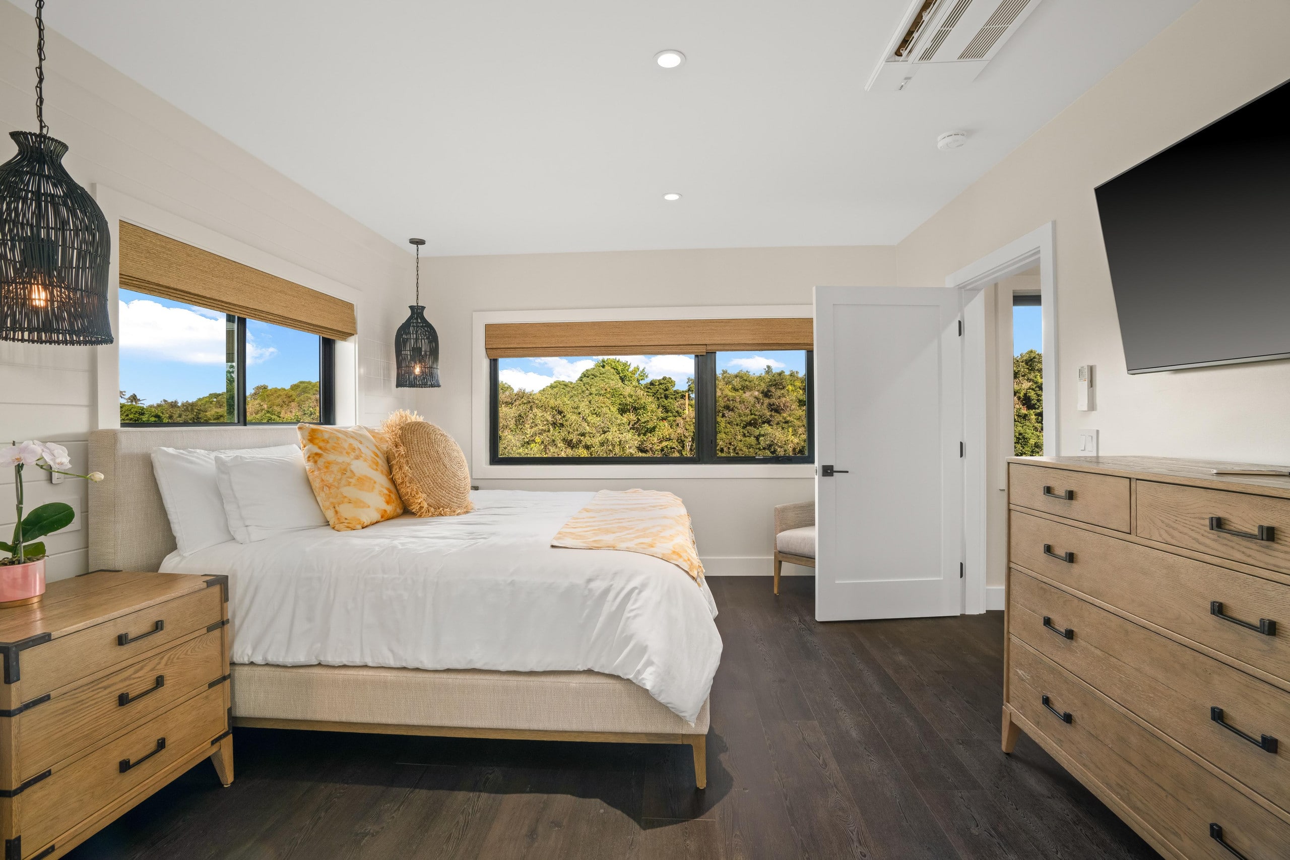 Modern Luxury Meets Tranquility - Photo 21