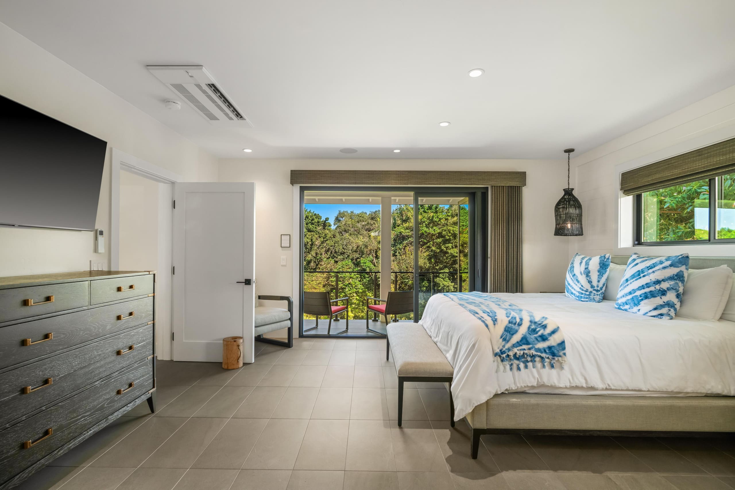 Modern Luxury Meets Tranquility - Photo 8