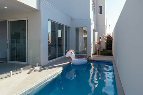 Seascape: Aldinga Esplanade - Pool, NobleBNB