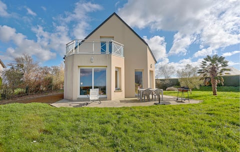 4 bedroom awesome home in Courtils