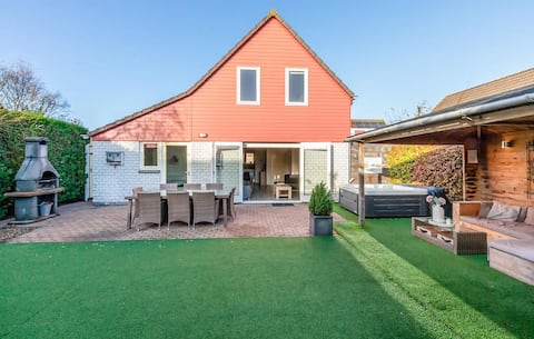 Beautiful home in Wemeldinge with sauna