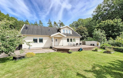 Beautiful home in Holum with WiFi