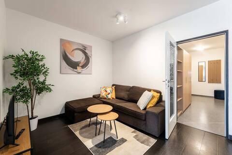 Stylish 3-bedroom Apartment with Balcony