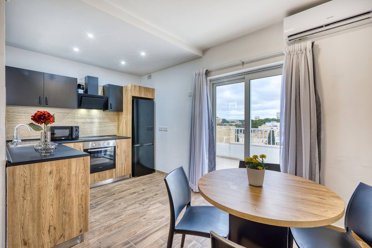 Modern, Central 1BR Penthouse – Valletta View