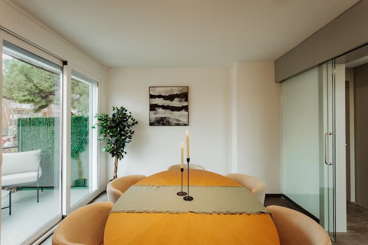 Room Chapi: Cozy Room W/ Views In A Coliving House - Badalona