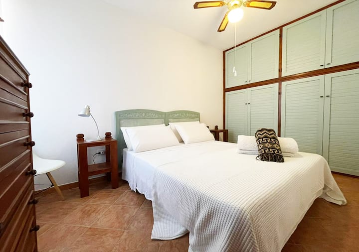 la-maddalena-Pgs-immobiliare-srls-case-vacanze-bilocale-residenza-luisa-soggiorno-kitchen