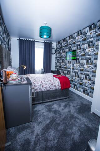 Remarkable 2-Bed Apartment With Sea View gallery image 2