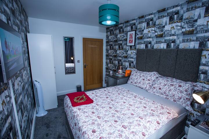 Remarkable 2-Bed Apartment With Sea View gallery image 3