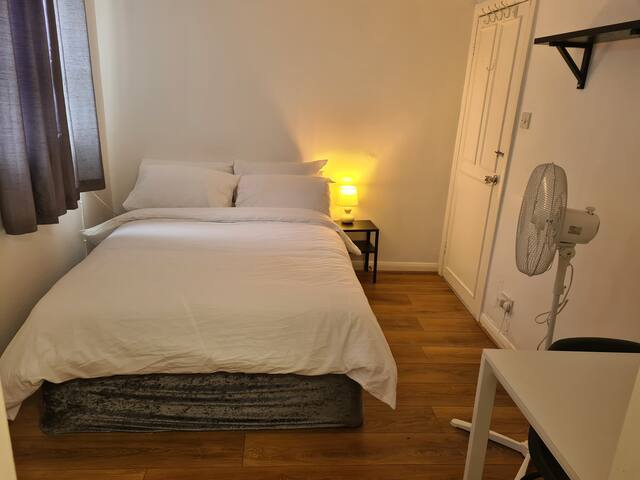 4Br-2Ensuite-10minCentralLondon-Sleeps11-Parking gallery image 4