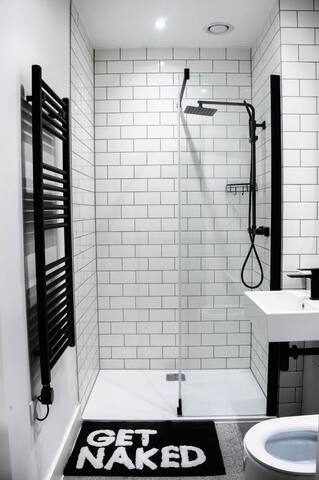 Immaculate 2-Bed Apartment in Canary Wharf gallery image 4