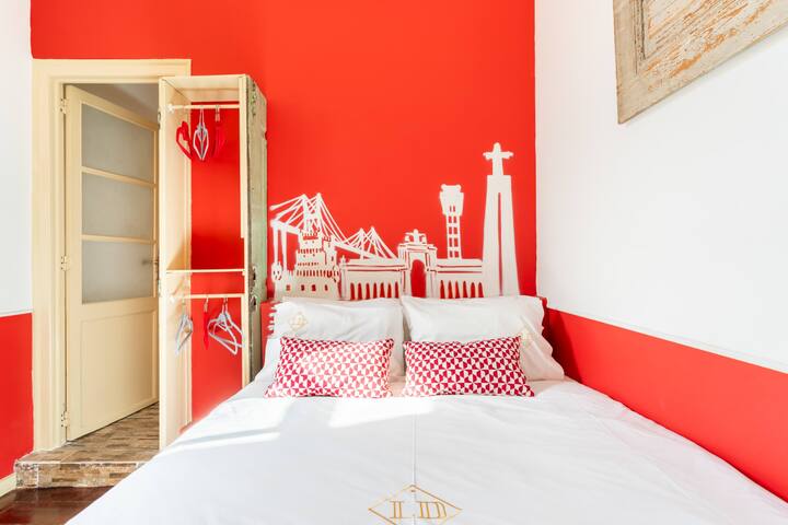 Artistic Alfama 4BR | Cathedral Views, Tram 28 gallery image 5