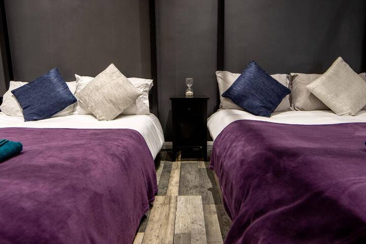 HouseSleep14-FreeP-Garden-Bbq-Patio-PoolTable gallery image 3