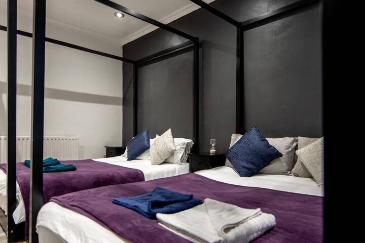 HouseSleep14-FreeP-Garden-Bbq-Patio-PoolTable gallery image 4