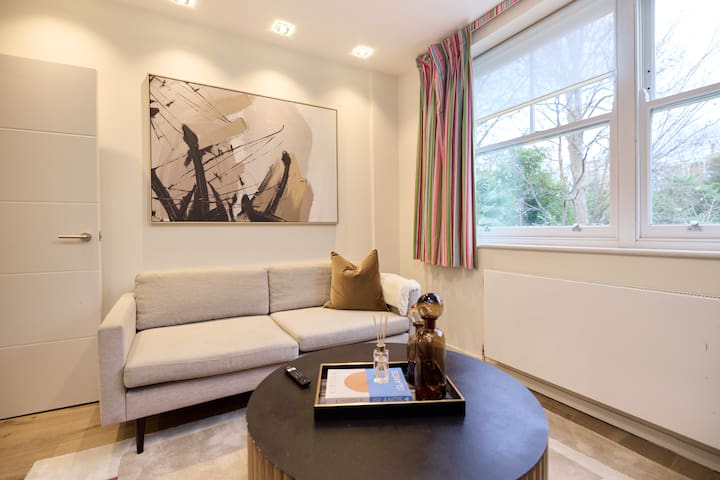 The South Hampstead Hideaway – Stylish 6BDR home gallery image 2