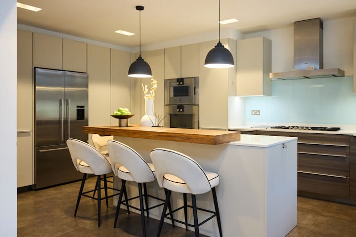 The South Hampstead Hideaway – Stylish 6BDR home gallery image 3