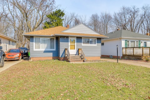 8 Mi to Dtwn Cleveland: Quiet Home w/ Fenced Yard