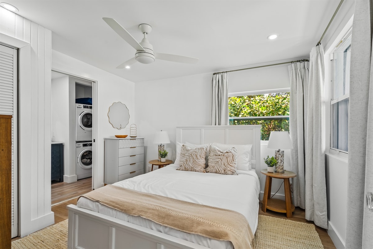 Casa Sol Bedroom 1 with En-Suite, Queen Bed.