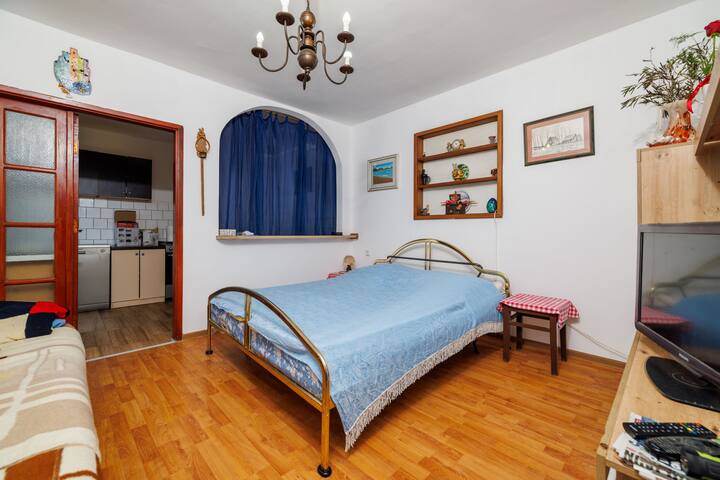 Dnevni boravak bračni krevet (širine 125-149 cm)