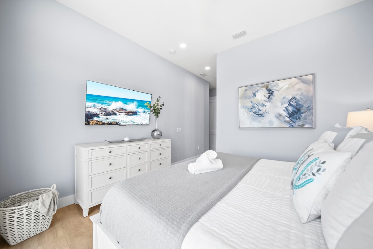 Bdr-1, king bed, HDTV, balcony, ensuite bathroom