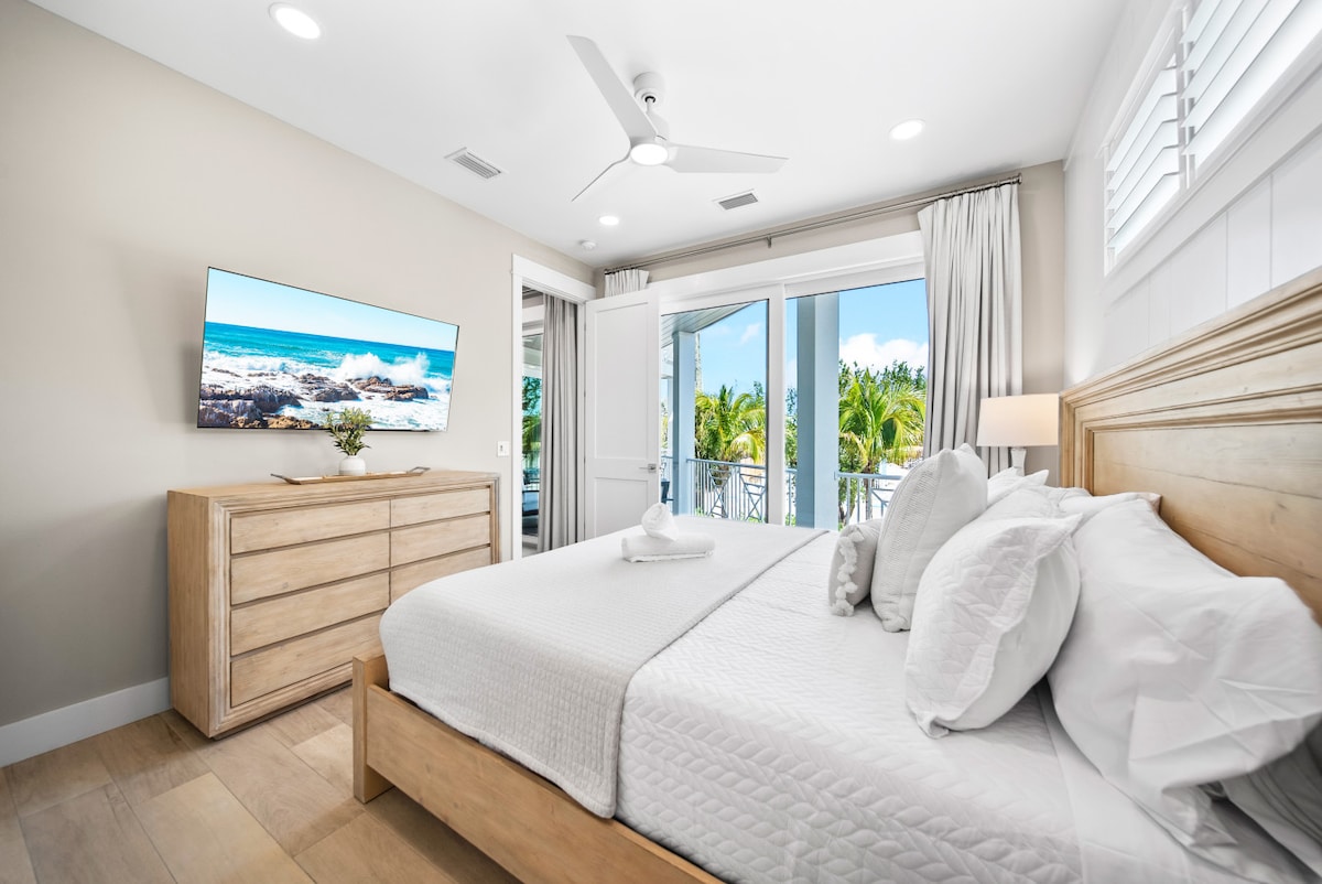 Bdr-5, king bed, HDTV, balcony, ensuite bathroom