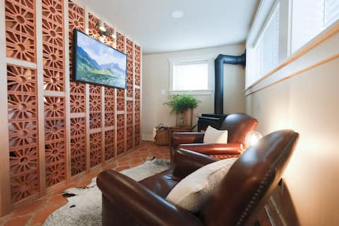 Top performing Airbnb: Stone Cottage w/ Artisan Design in Cascade in Cascade Chipita Park