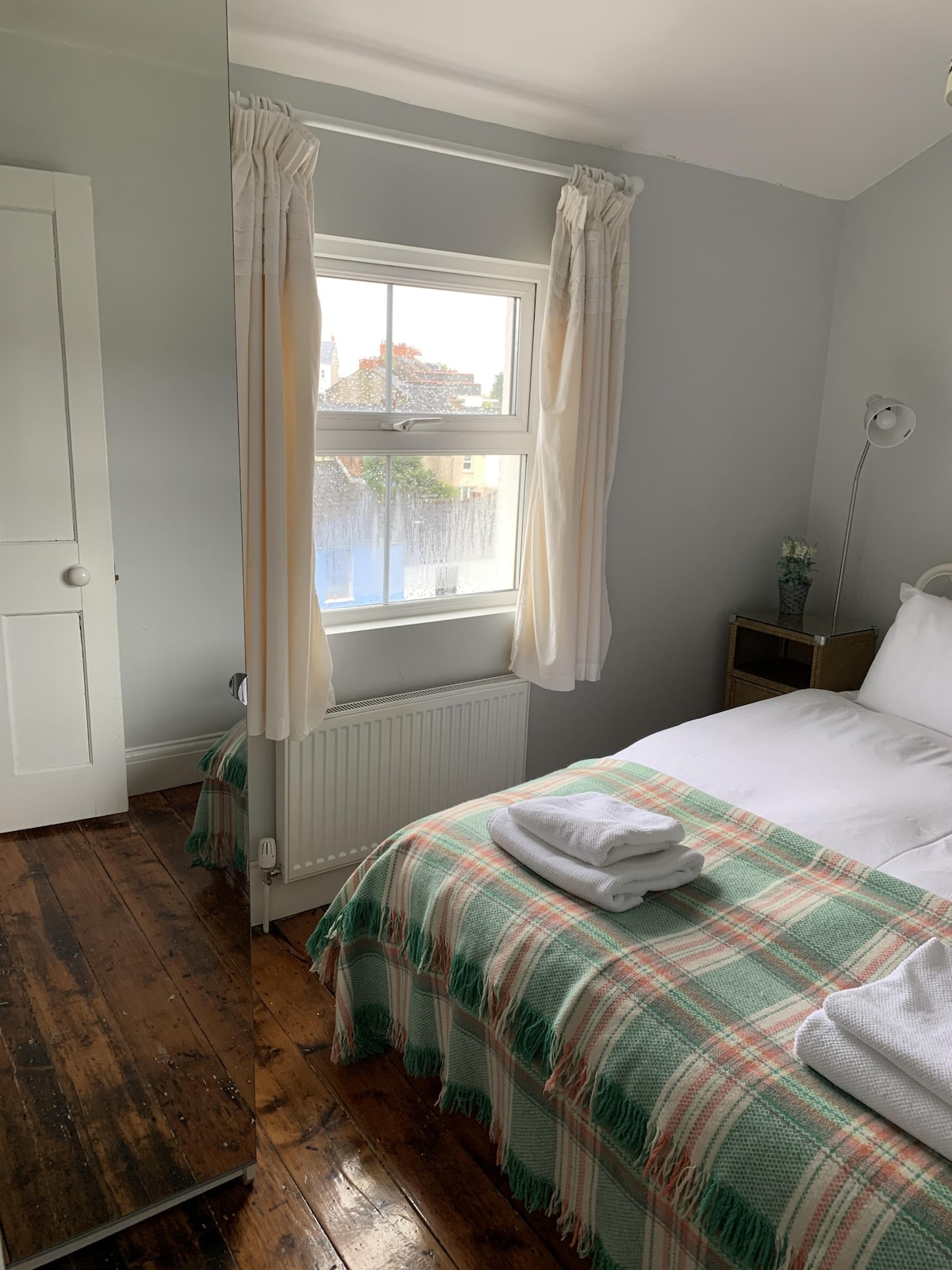 Bračni krevet (širine 180 - 200 cm) u drugoj spavaćoj sobi