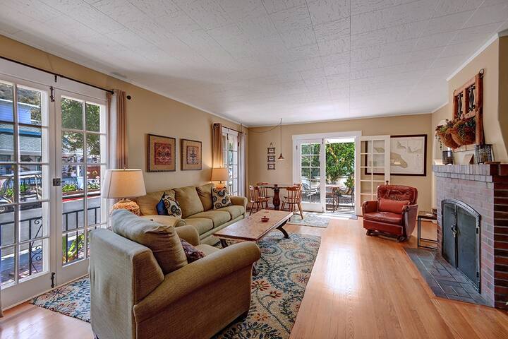 351 Catalina: Sprawling Home, Lots of Outdoor gallery image 3