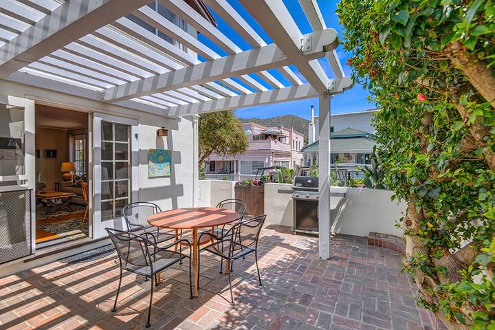 351 Catalina: Sprawling Home, Lots of Outdoor gallery image 4