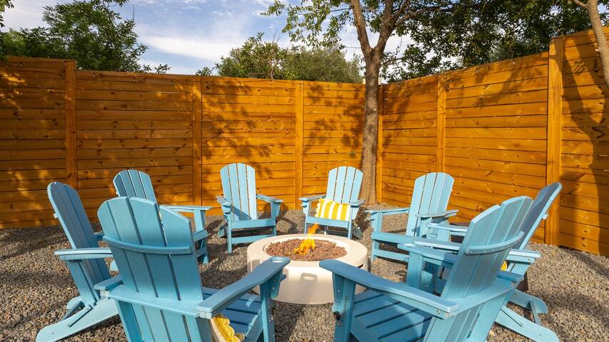 Pool, Hot Tub, Fire Pit, Karaoke, Game Room, Movie gallery image 3