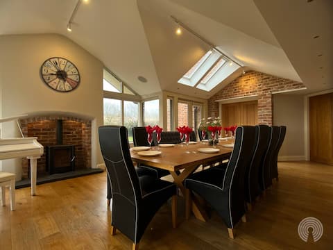 Welcome To Wrexham - Hot-Tub - Luxury 5 bed House