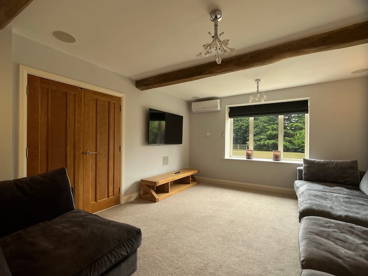 Welcome To Wrexham - Hot-tub - Luxury 5 Bed House - Cheshire