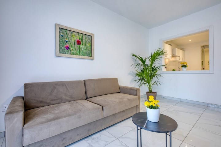 Modern Central 3-br Apt. With Views Of Valletta - Malta