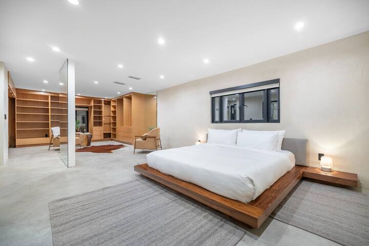 Luxe Woodland Hills Oasis w/ Pool & Scenic Views gallery image 2