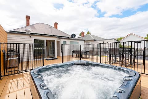 Wilson Cottage—Historic Charm meets Modern Comfort