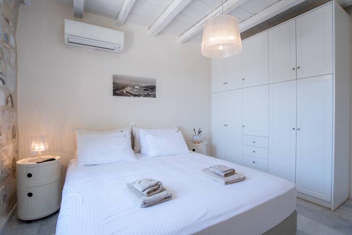 Nena’s Cycladic Villa gallery image 5