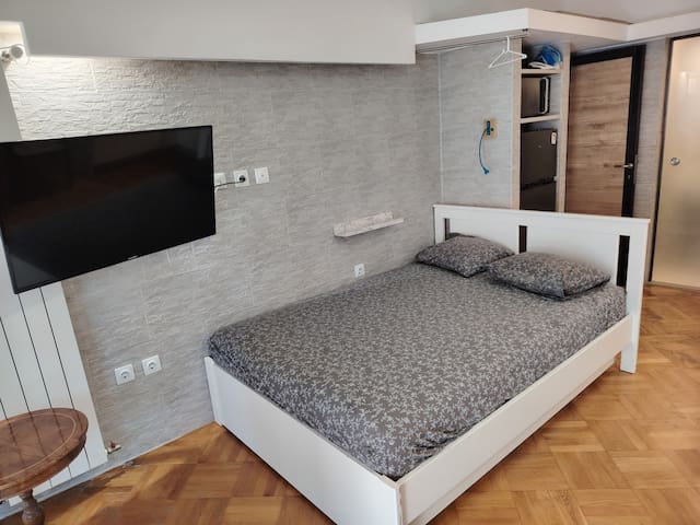 Tritos, Sleeps 11 – Balcony – Sea View gallery image 2