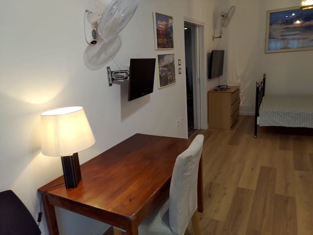 Seafront apartment-3Bedroom-2Bathroom-Balcony-T13 gallery image 3