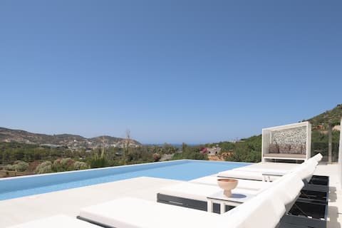 Dias Villa, Tennis, 2Pools, Walk to Beach & Shops
