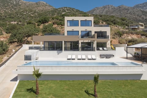 Dias Villa, Tennis, 2Pools, Walk to Beach & Shops