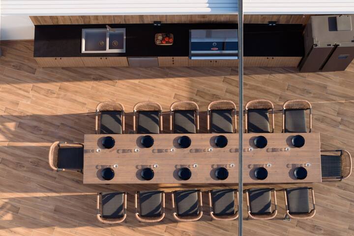 Dias Villa, Tennis, 2Pools, Walk to Beach & Shops gallery image 4