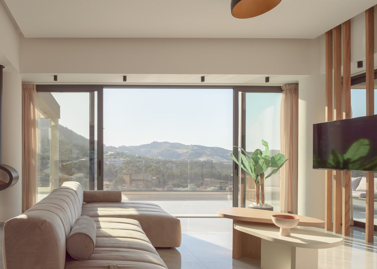 Detaljan stambeni prostor u prizemlju s pametnim postavkama i besprijekornim pogledom.