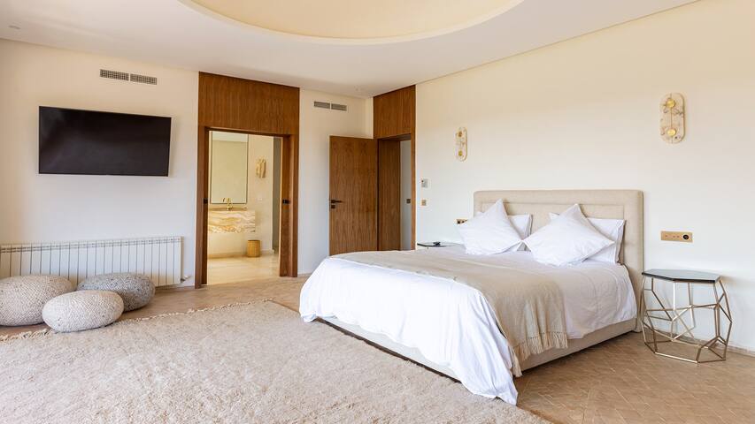 Philonia: 7 Bd, A/C, pool, staff, Palmeraie