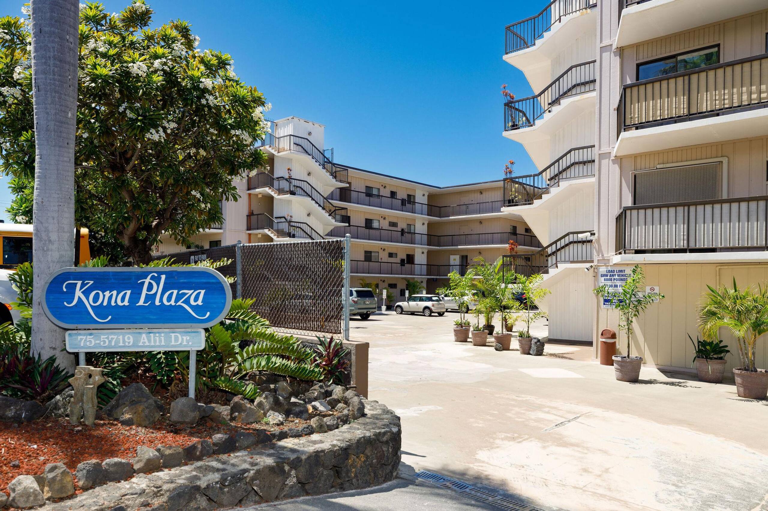 Condo in Kailua-Kona · ★4.5 · 1 bedroom · 2 beds · 1 private bath - Image 35