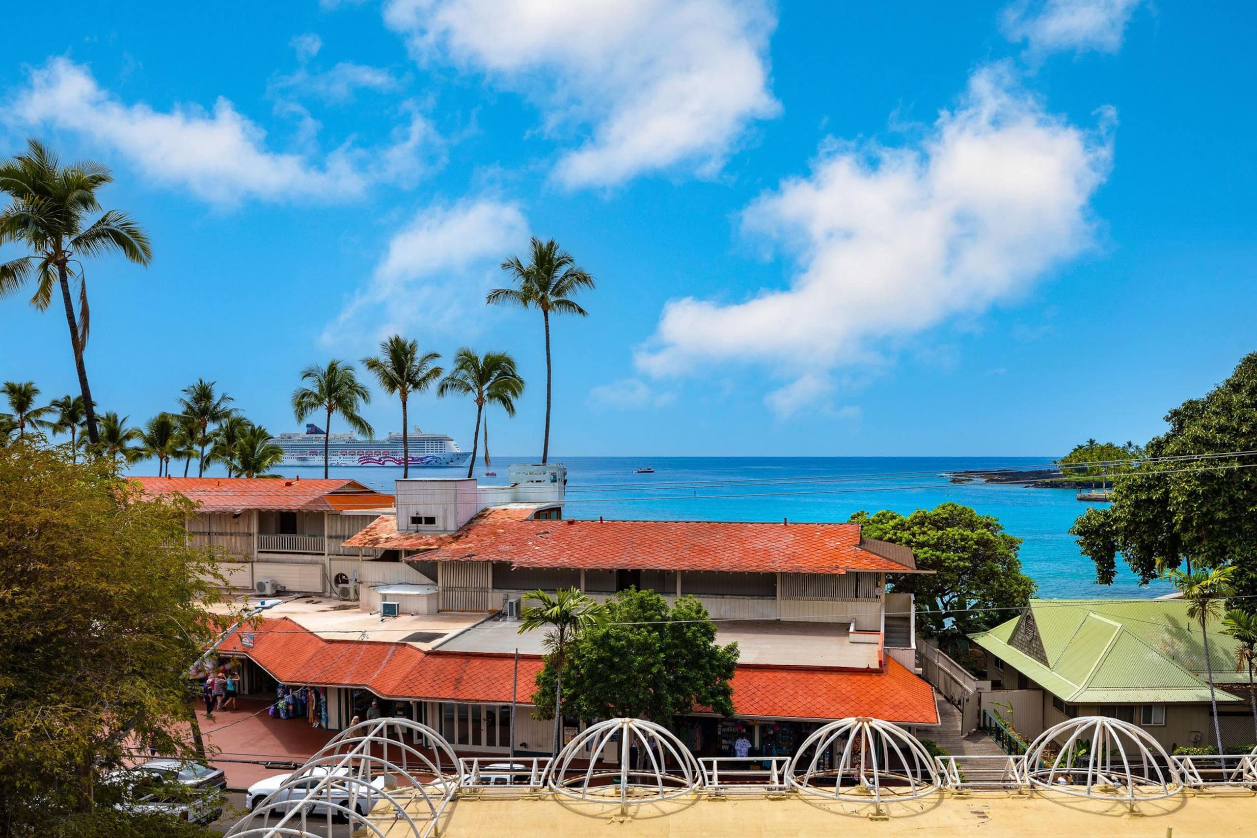 Condo in Kailua-Kona · ★4.5 · 1 bedroom · 2 beds · 1 private bath - Image 32