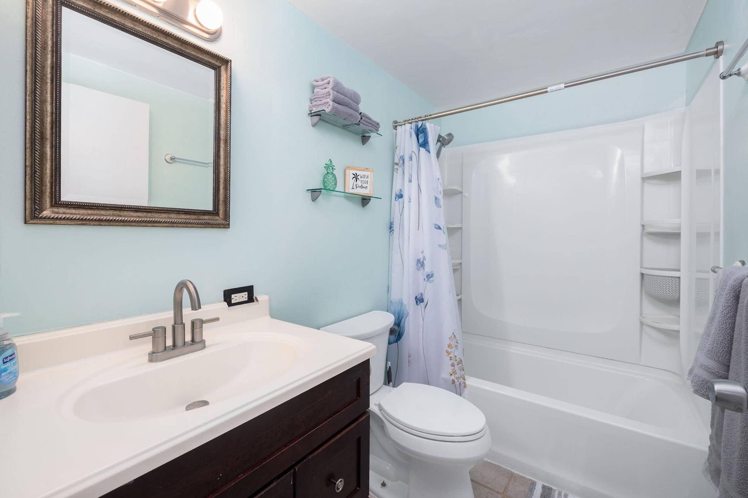 Condo in Kailua-Kona · ★4.5 · 1 bedroom · 2 beds · 1 private bath - Image 16