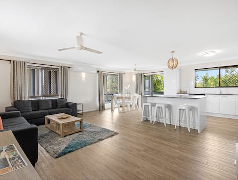 Spacious 3-Bed Home with Balcony in Hervey Bay